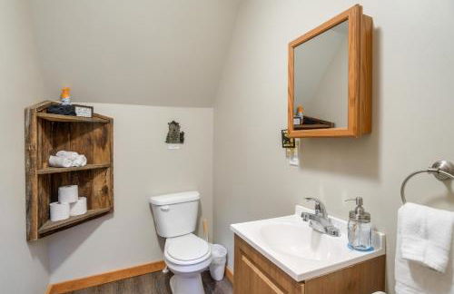 Family Cabin with Fire Pit - 25 Miles to Yellowstone - Foto 14