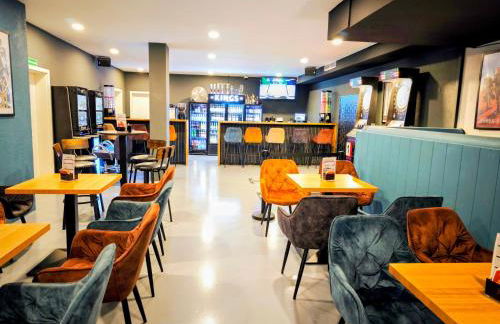 NEU! KINGS-Apartment - 300m zum Bahnhof - 6 Personen - Küche - Gerberplatz - Foto 29