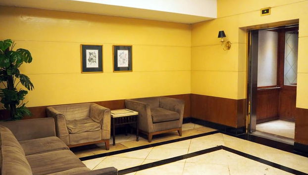 Coin salon dans le hall