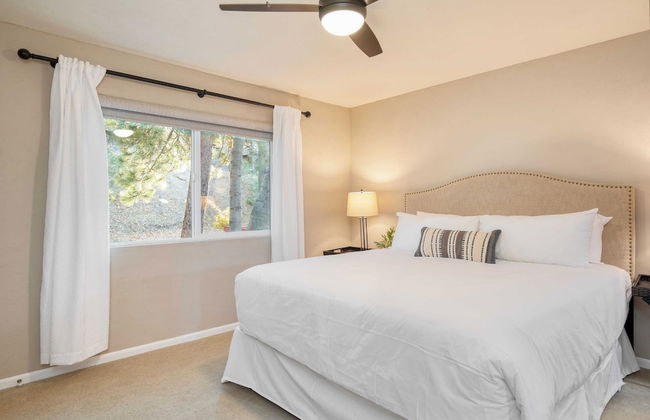 Blue Spruce by Avantstay Cozy Home w/ Dual Decks - Foto 6