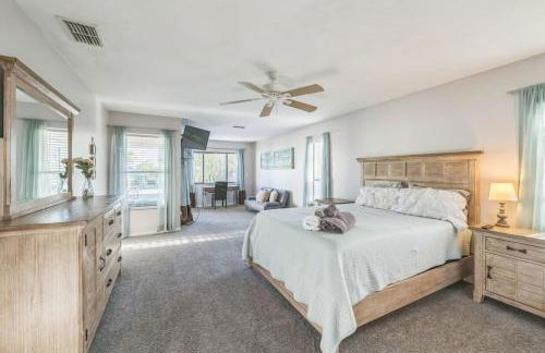 456 Stunning Canal-Front Home with Heated Pool - Foto 4