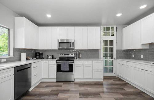 Entire Main level of Beautiful Historic Home - Foto 16