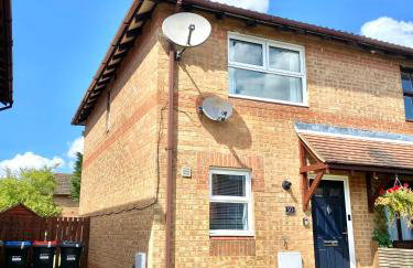 Central MK Home, Garden and Free Private Driveway Parking! 4 Beds Fully Equipped Train station 5 Mins - Photo 11