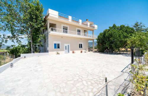 Elena's House - Photo 1