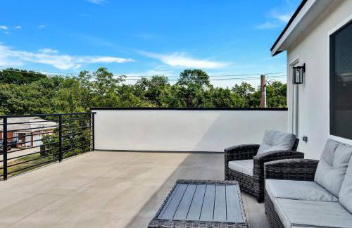 Elegant 3BR Home w/ Rooftop • 5 min to Downtown - Foto 62