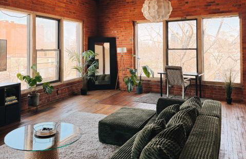 420 Friendly SKYLINE view Downtown Loft FREE Parking - Photo 1