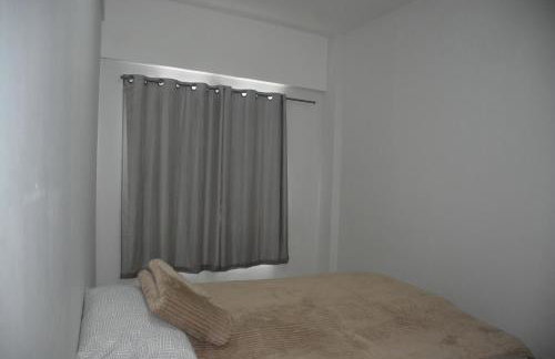 Dois quartos Cozinha completa Wi Fi Self check in com senha Central e perto de tudo a 4,4Km da Rodoviária e 15,4 km do Aeroporto Apartamento 301 - Foto 13