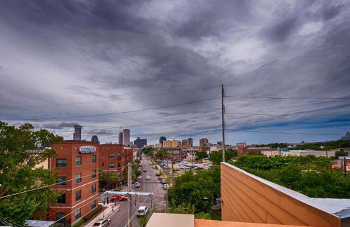 Urban Condos with Spacious Rooms & Amenities - Foto 84