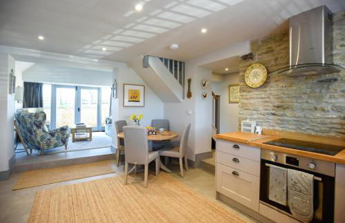 Luxury Cottage in Idyllic Cotswold Village nr Bath - Photo 23