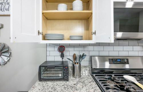 Lots of Hot Spots & Activities Near This Townhome - Foto 21