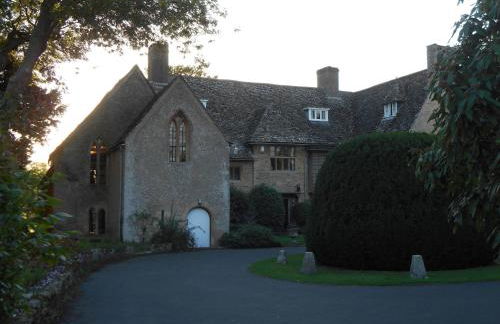 Charney Manor - Photo 16