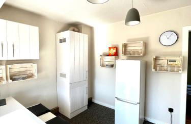 Duisburg FeelHome, Flughafen nah,2-Schlafzimmer, Badewanne, Zentral, WiFi, Top Floor - Foto 8