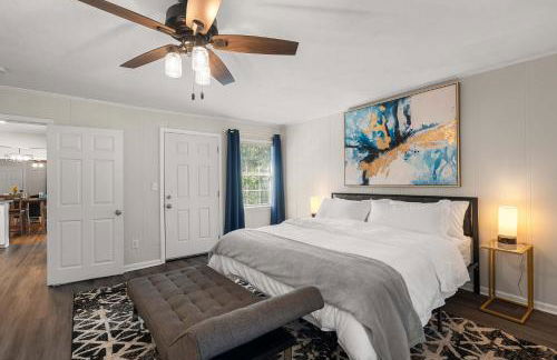 Cozy 4BR Home Pet Friendly Large Yard & Patio - Foto 41