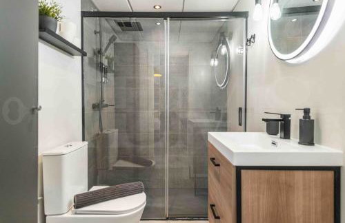 Modern Studio with Private Rooftop Terrace by REMS - Foto 3