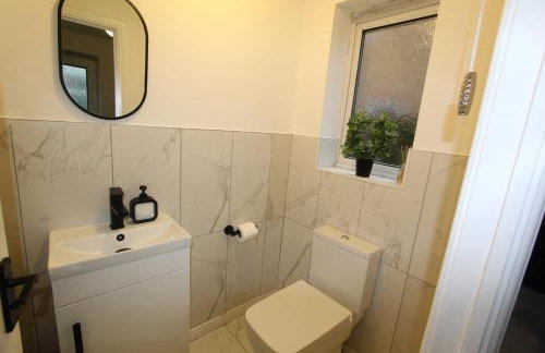 4 Bedroom House Near Manchester Airport, Wythenshawe Hospital and Trafford Centre - Foto 32