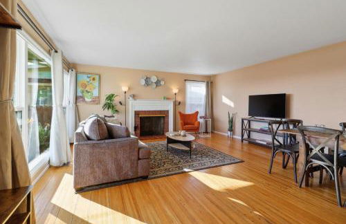 Relaxing 4 bedroom - Full Kitchen & Dining - BART - Foto 5