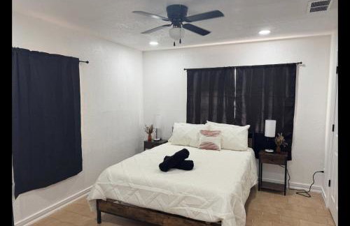 Cozy 2BR Near Downtown & Border - Foto 7