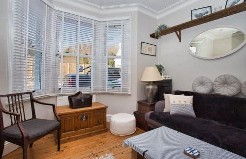 Restful and Cosy 4 Bed Home Minutes from the Beach - Foto 12