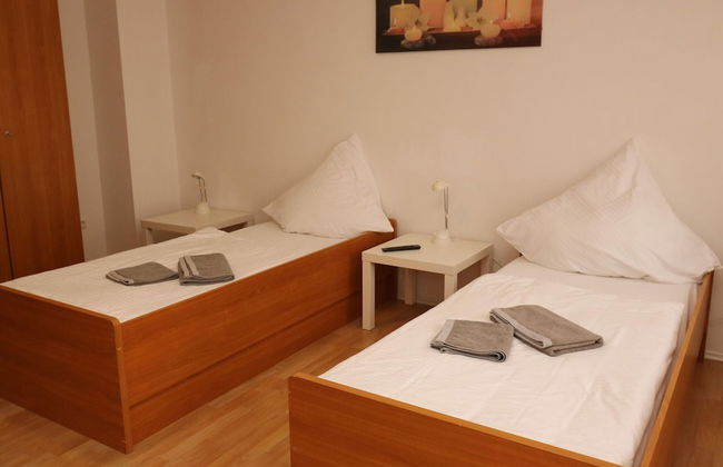 Stylish Holiday Apartment - Photo 8