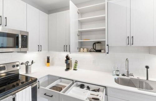 1BD Sleeps 4 with Views - Near Fish Town and Old City - Foto 8