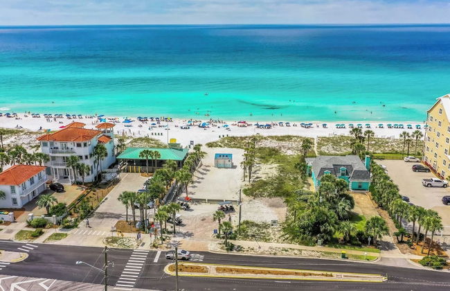 Luxe Villa Near Beach, Pool + Hottub, Chef's Kitchen Woodward Way by Avantstay - Foto 31