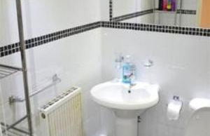 "Snooze Central" - City Centre Apartments above Victoria Centre Shopping Centre with full Kitchen in Milton Street - up to 4 Beds - most Central Location next to the Hilton Hotel - Outdoor Parking for Cars or Vans five pounds a day - Sunday 1pm Check-Out - Photo 39