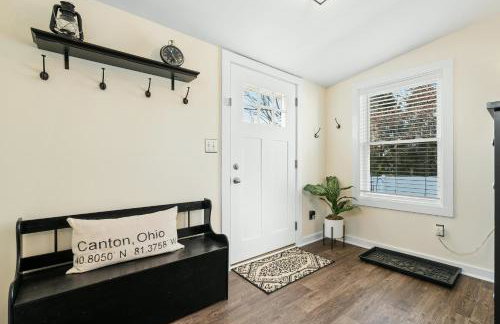 Luxurious 1875 centrally located Canton Akron home, expansive primary & sunset view - Foto 24