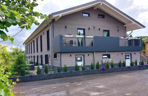 APARTMENTHAUS "AM KORNFELD" - 10 Gästewohnungen mit 1-3 Schlafzimmern, 40 Betten, Raucherbalkon, Reinigungs- & Wäscheservice, Grillgarten, Parkplatz - Foto 18