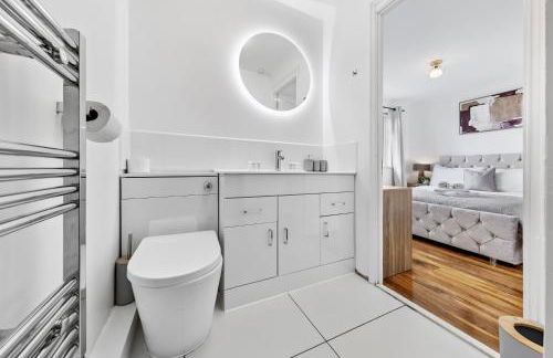 4 Bedroom House by Homestyles Hosts - Short Lets and Serviced Accommodation Islington - Private En-Suite - Foto 67