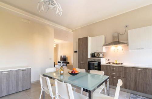 Trani with view - roomy apartment with balconies - Foto 6