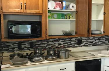 Paradise By The Park - 3 bd and 1 ba Family Getaway - Photo 9