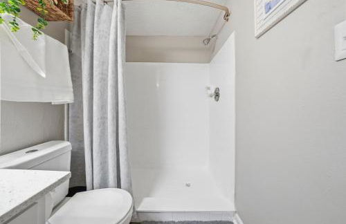 Modern 2BR2BA w King Bed, Pool Gym #10 - Foto 28