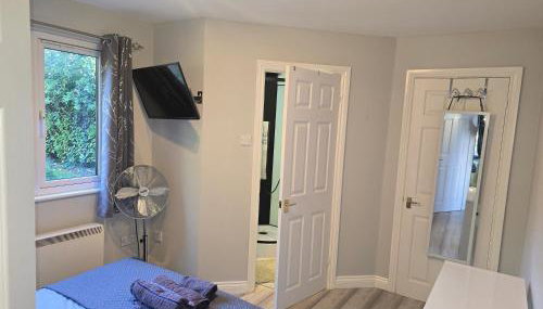 The Reading Chalet and gardens, suitable for contractors - Foto 5