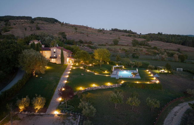 Villa in Tuscany With Pool & Panoramic Views - Photo 37