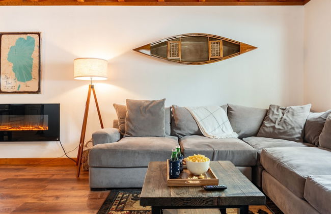 Indigo Owl by Avantstay Cabin w Firepit Minutes to Lake Slopes - Photo 9