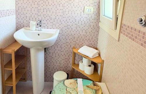 Azure Oasis with parking near the airport & beach - Foto 39