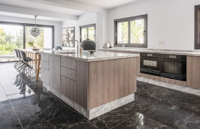 Magnificent And Modern Decorated Villa - Photo 12