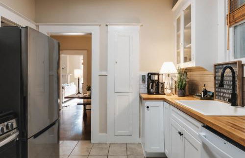 Holiday Group Winter Retreat at 4BR Victorian Home in UT Campus& Downtown - Foto 8