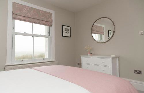 Ultimate Coastal Luxury - 5 Bed, Spacious, Parking, Hot Tub - Foto 25