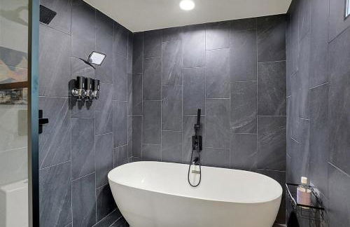 Walk to Bars and Restaurants in Fountain Square - Foto 17