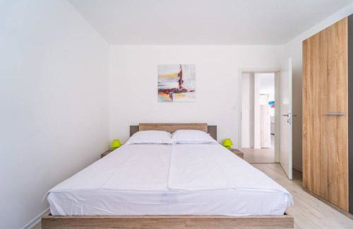 Villa Pavicini - with heated pool - Photo 28