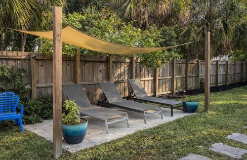 The Peacock Bungalow- Heated Pool & Jacuzzi- 5 min to beach! - Foto 7