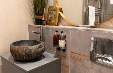Little Apple Cottage- Free Parking, Hot tub, Fire, Town Centre - Photo 45