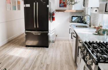 Designer Home 2 Bedroom - 20min to NYC WTC - Private Backyard - Foto 40