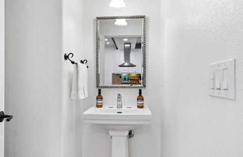 Gorgeous Santa Cruz Villa - Modern Beachside Paradise with NEW Hot Tub & Fast Wi-Fi - Foto 21