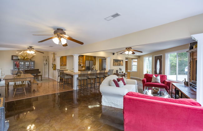 Grand Dream Vacation Home in Nashville 7+ beds! - Photo 24