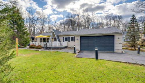 Game Room, Hot Tub and Fire Pit Pocono Lake Escape! - Foto 1