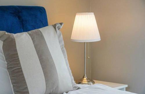 Wavendon House • Sleeps 6 • Driveway Parking • Garden • Fast Wifi • Smart TV • Yoko Property - Photo 2