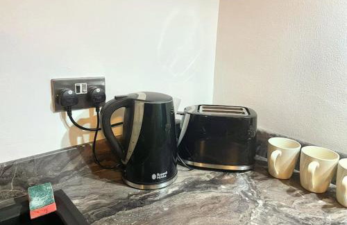 Lovely 3 Bed Ground Floor Apartment Near QE Hospital Harborne Birmingham New - Photo 36