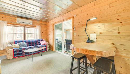 Oscoda Cabin with Charcoal Grill Walk to Lake Huron - Foto 5